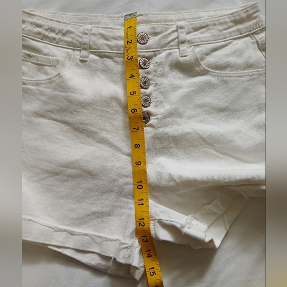 Women's Cream Button-Up Shorts‎ - Picture 6 of 12